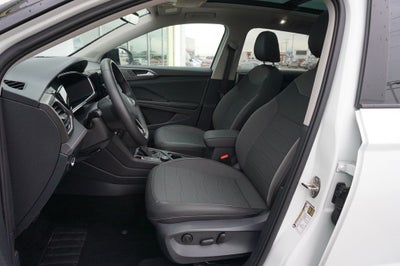 2025 Volkswagen Taos 1.5T SE Black