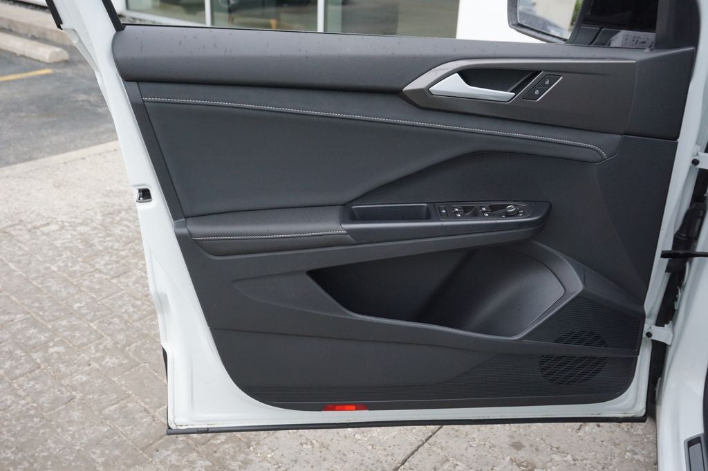 2025 Volkswagen Taos 1.5T SE Black