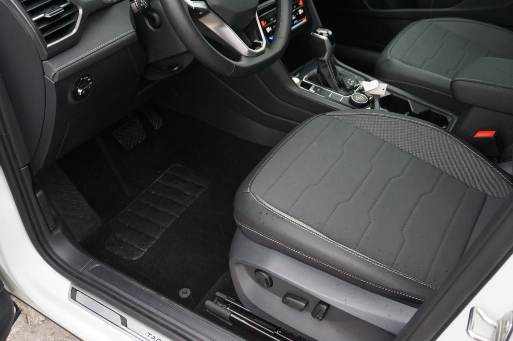 2025 Volkswagen Taos 1.5T SE Black
