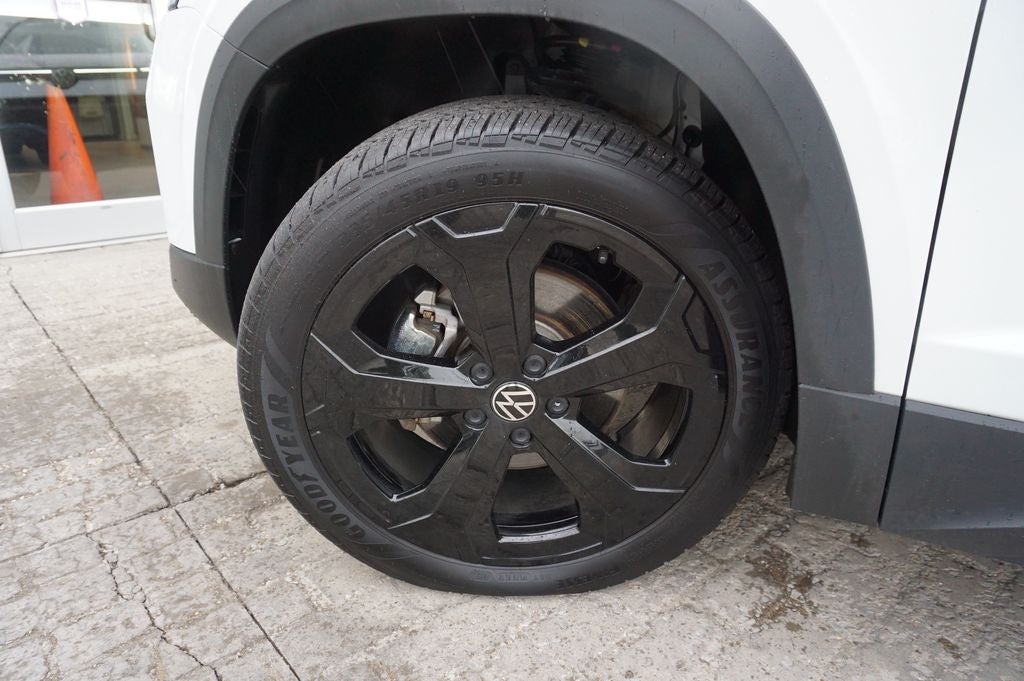 2025 Volkswagen Taos 1.5T SE Black