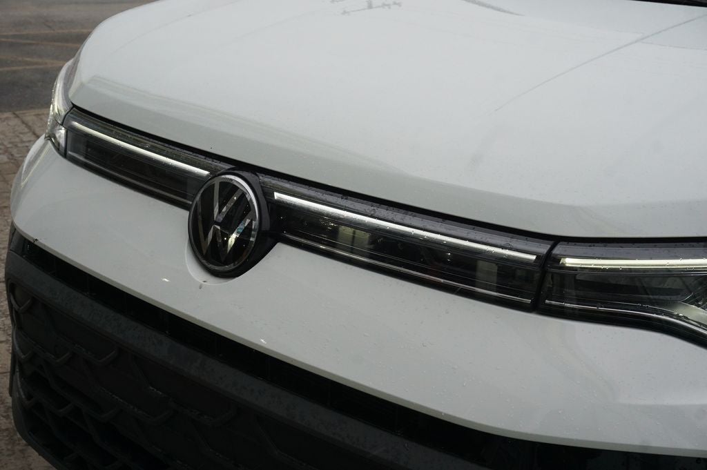 2025 Volkswagen Taos 1.5T SE Black