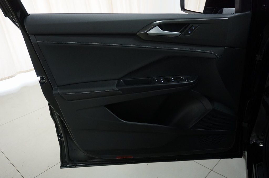 2026 Volkswagen Taos 1.5T SE Black