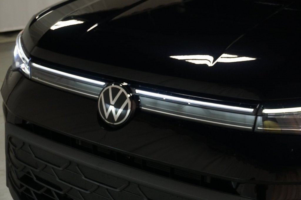 2026 Volkswagen Taos 1.5T SE Black