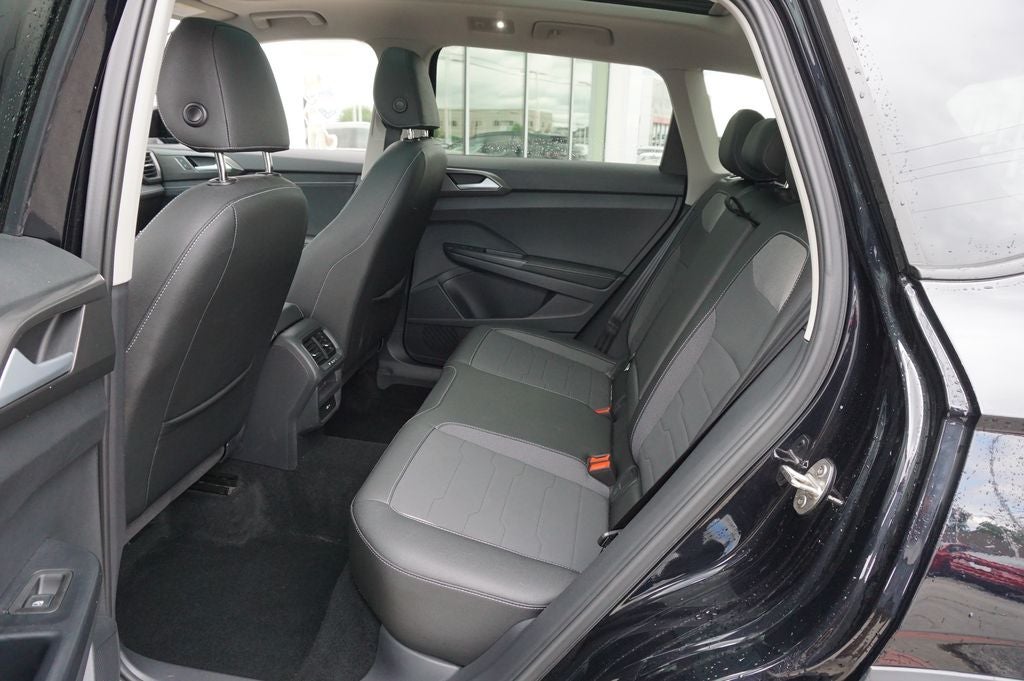 2025 Volkswagen Taos 1.5T SE Black