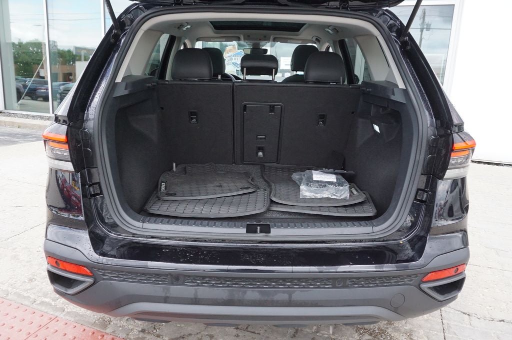 2025 Volkswagen Taos 1.5T SE Black