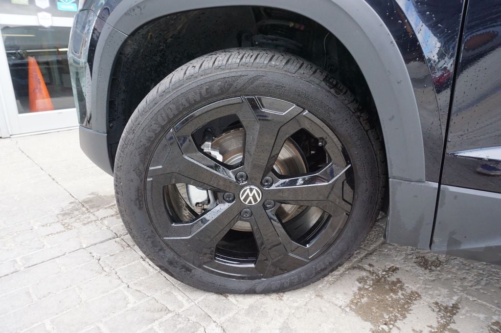 2025 Volkswagen Taos 1.5T SE Black