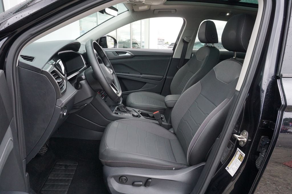 2025 Volkswagen Taos 1.5T SE Black