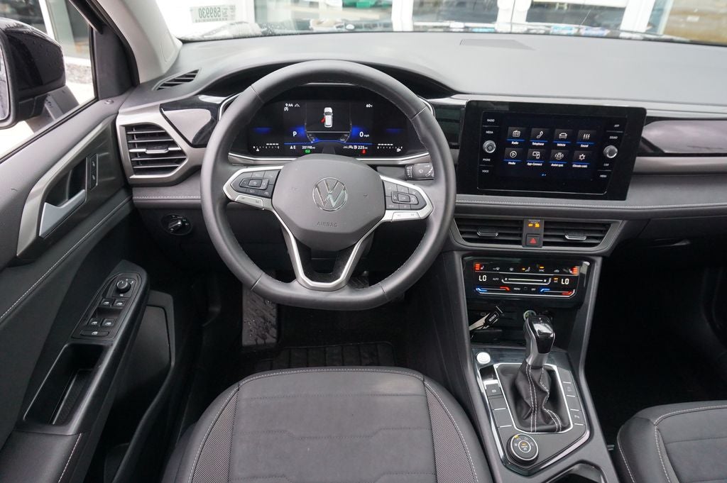 2025 Volkswagen Taos 1.5T SE Black