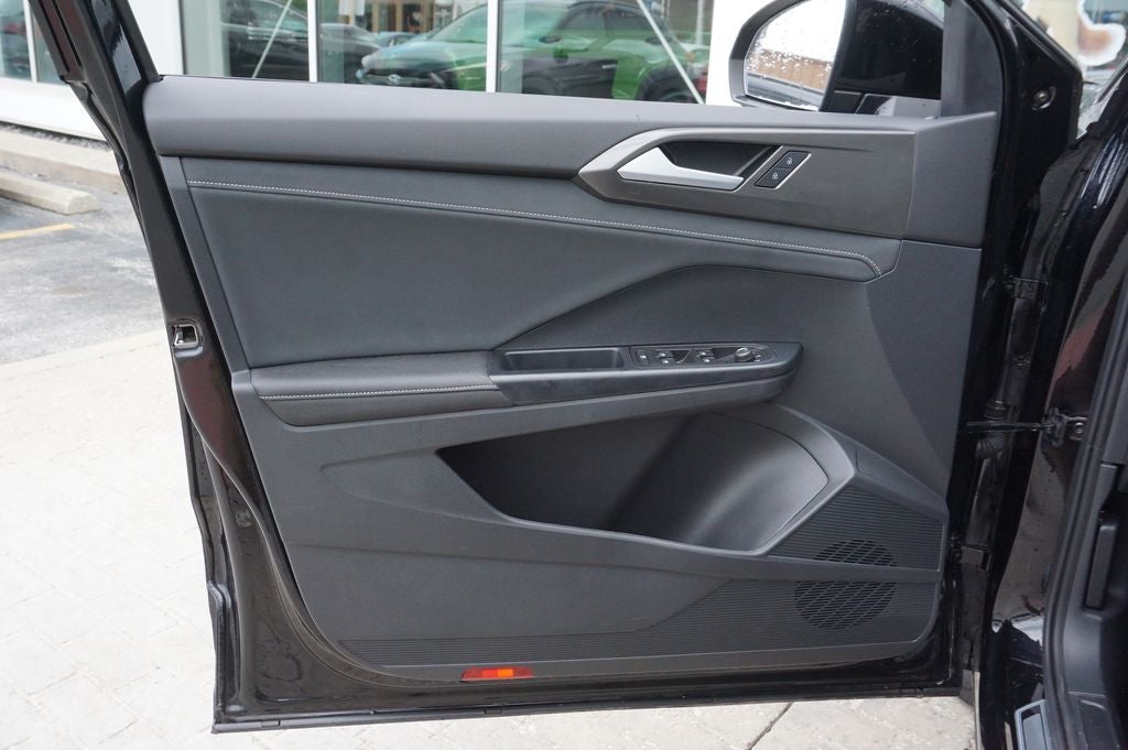 2025 Volkswagen Taos 1.5T SE Black