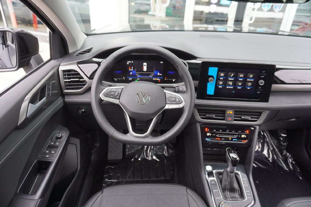 2027 Volkswagen Taos 1.5T SE Black