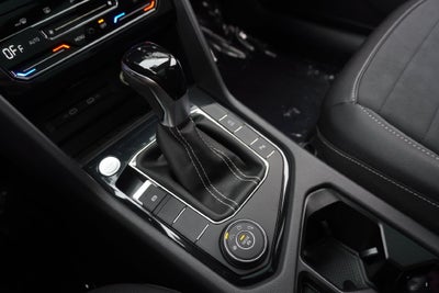 2027 Volkswagen Taos 1.5T SE Black