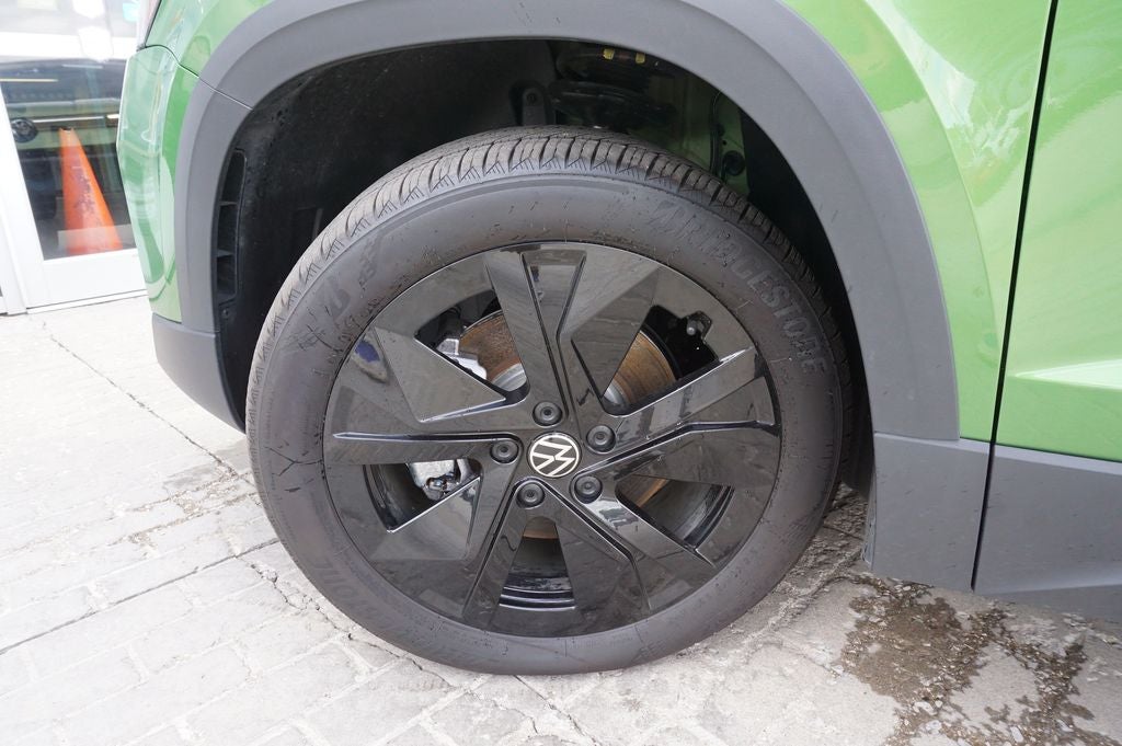 2025 Volkswagen Taos 1.5T SE Black