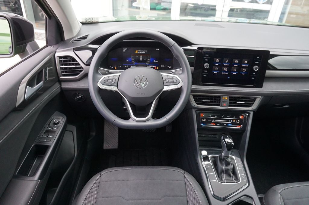 2025 Volkswagen Taos 1.5T SE Black