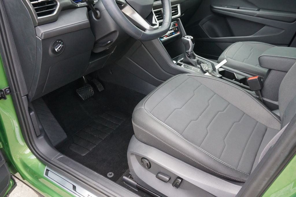 2025 Volkswagen Taos 1.5T SE Black