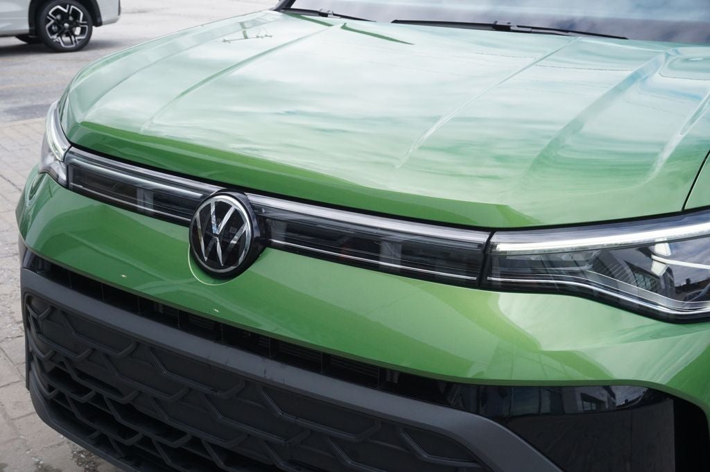 2025 Volkswagen Taos 1.5T SE Black