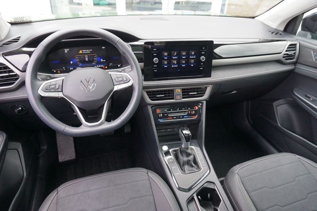 2025 Volkswagen Taos 1.5T SE Black