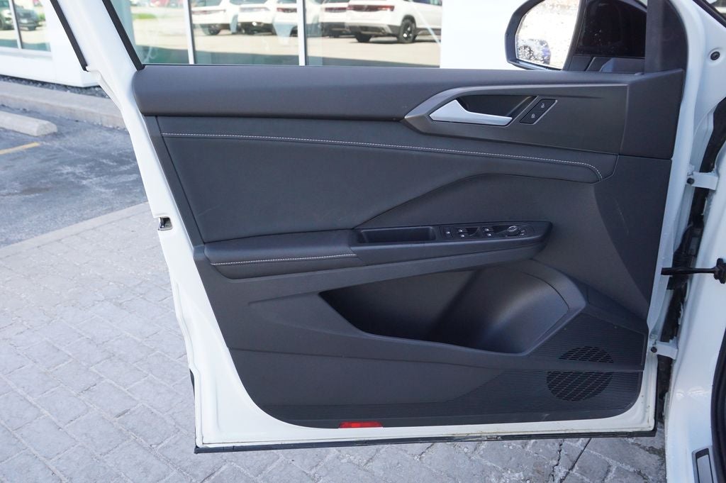 2025 Volkswagen Taos 1.5T SE Black