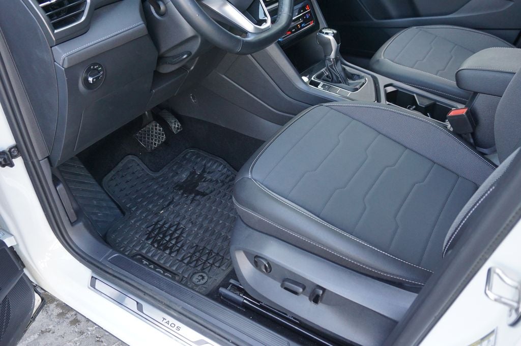 2025 Volkswagen Taos 1.5T SE Black