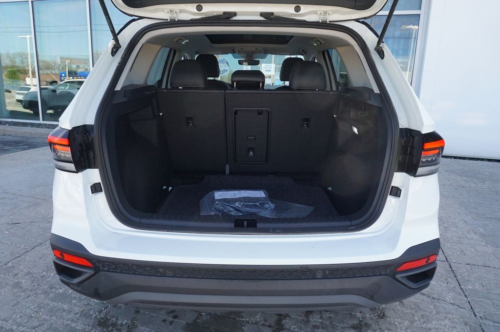 2025 Volkswagen Taos 1.5T SE Black