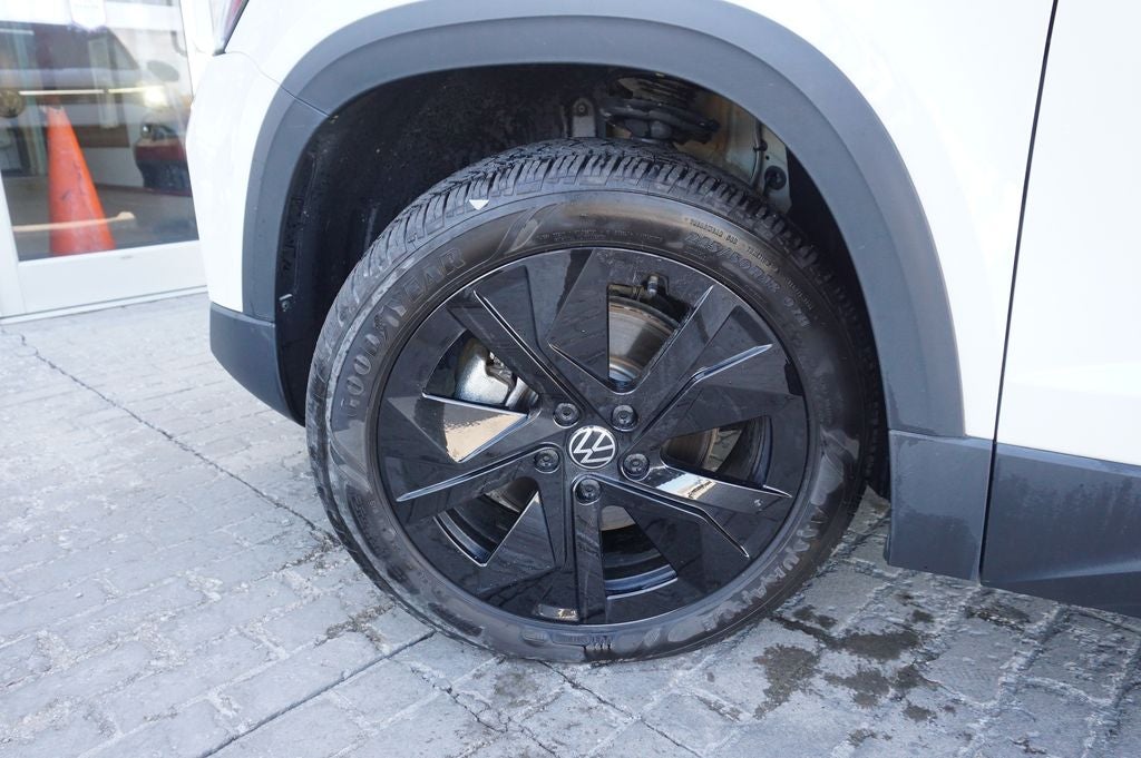 2025 Volkswagen Taos 1.5T SE Black