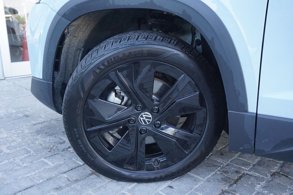 2025 Volkswagen Taos 1.5T SE Black