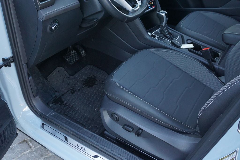 2025 Volkswagen Taos 1.5T SE Black