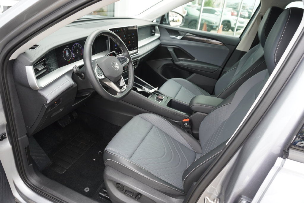 2025 Volkswagen Tiguan 2.0T SE