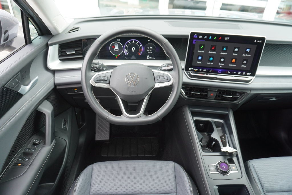 2025 Volkswagen Tiguan 2.0T SE