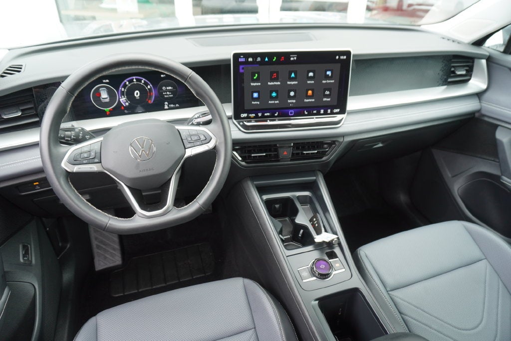2025 Volkswagen Tiguan 2.0T SE