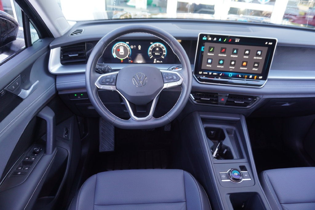 2025 Volkswagen Tiguan 2.0T SE