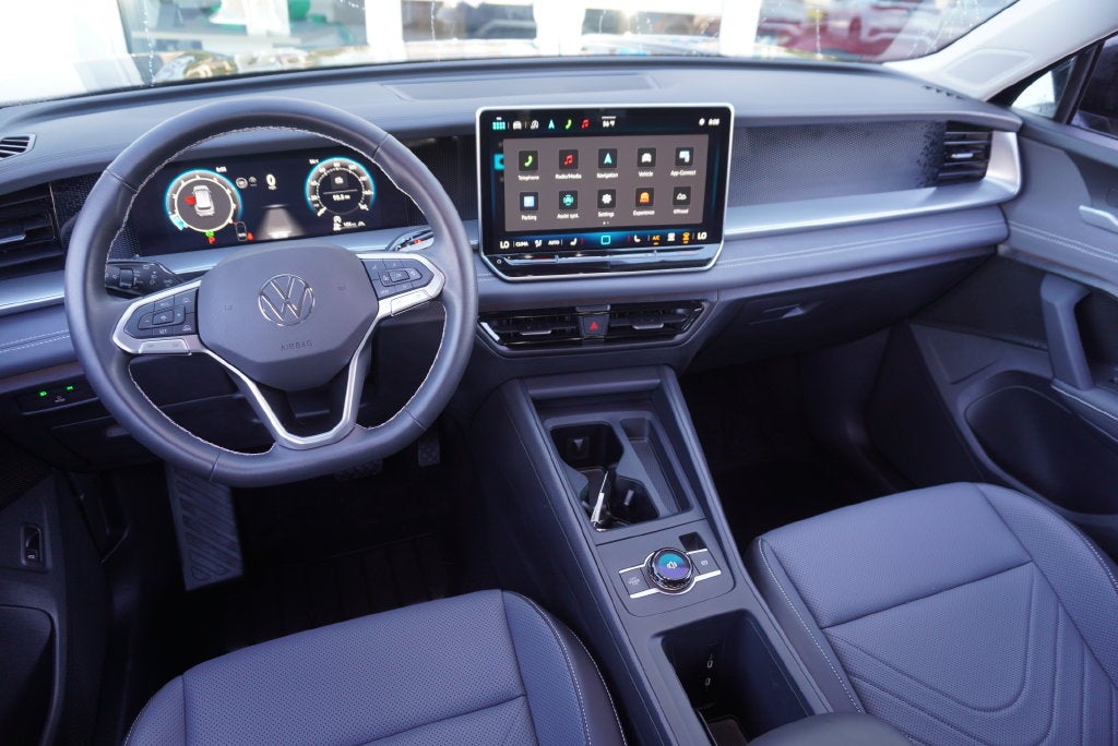 2025 Volkswagen Tiguan 2.0T SE
