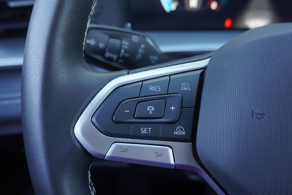 2025 Volkswagen Tiguan 2.0T SE