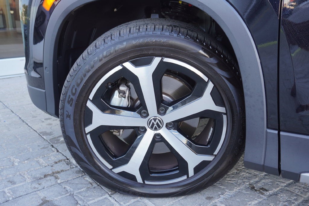 2025 Volkswagen Tiguan 2.0T SE