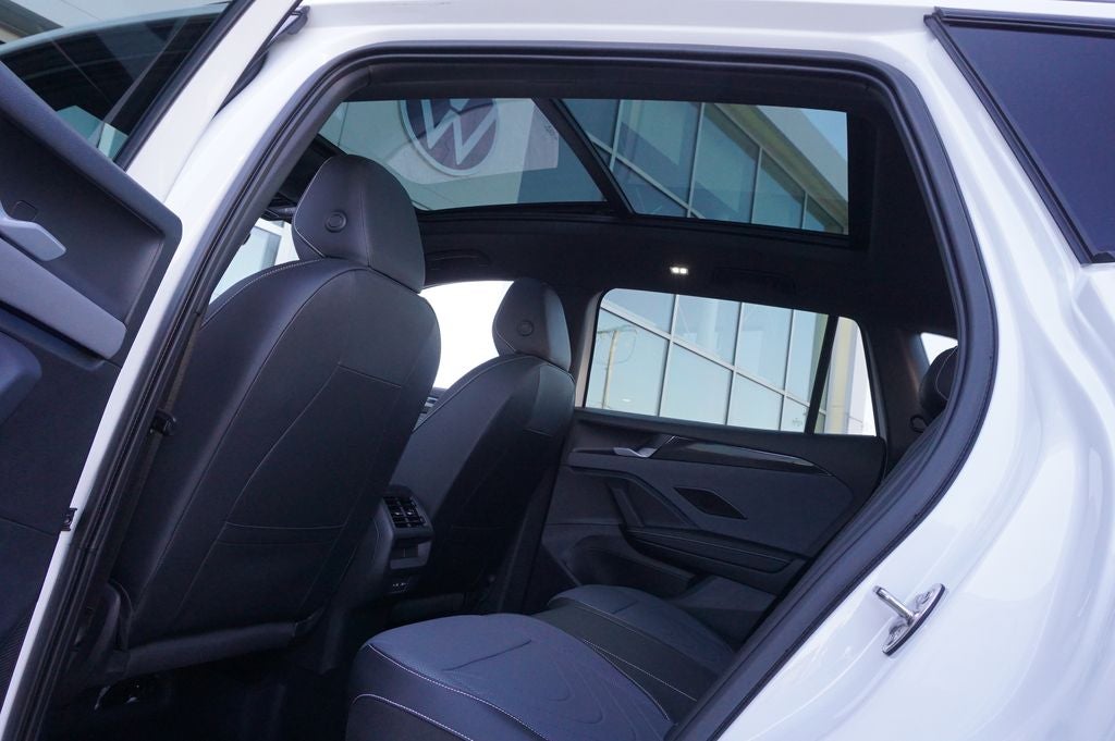 2025 Volkswagen Tiguan 2.0T SE R-Line Black