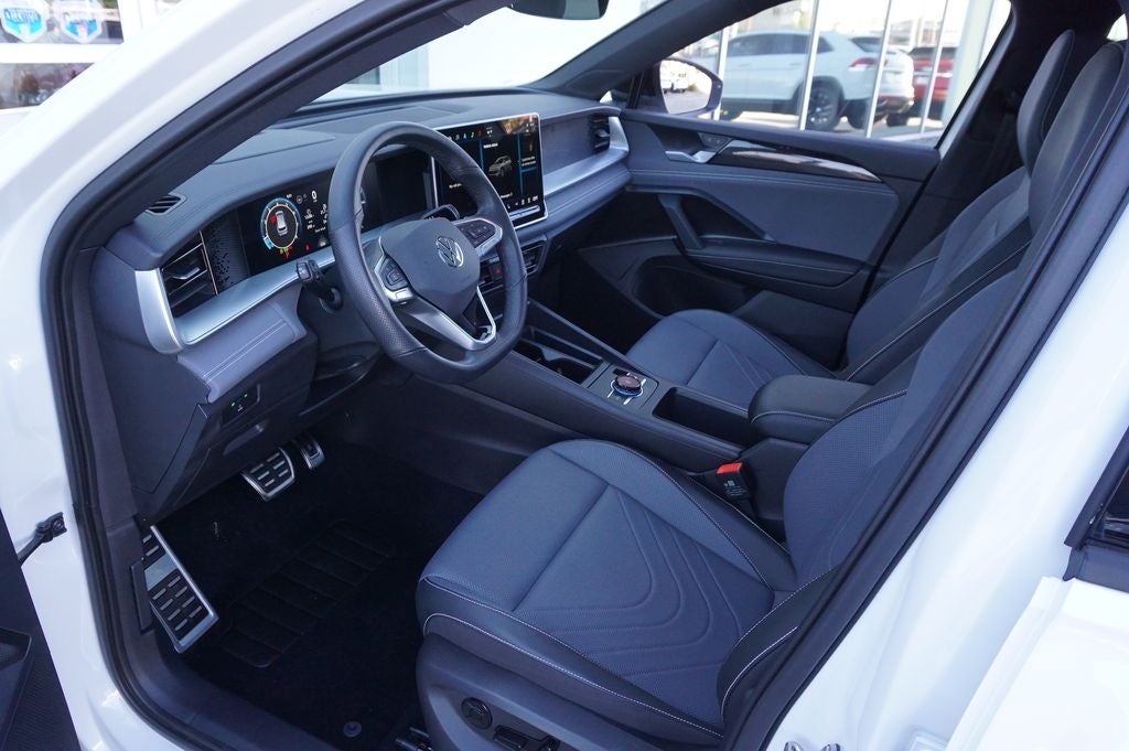 2025 Volkswagen Tiguan 2.0T SE R-Line Black
