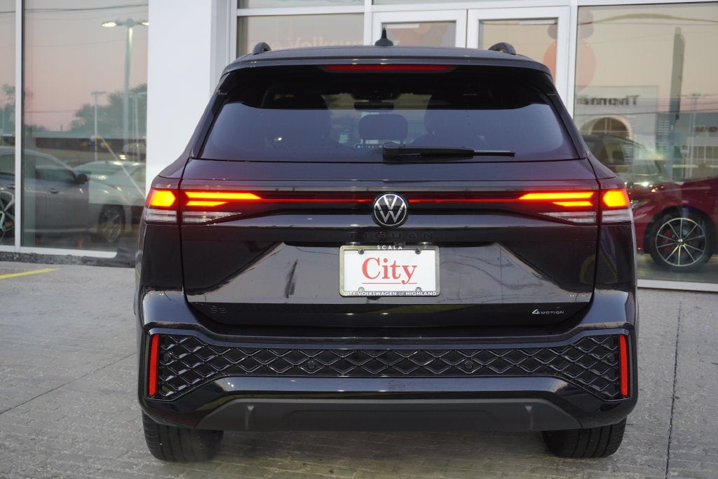 2025 Volkswagen Tiguan 2.0T SE R-Line Black