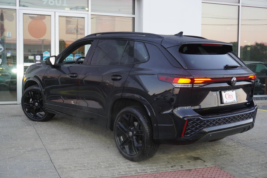 2025 Volkswagen Tiguan 2.0T SE R-Line Black
