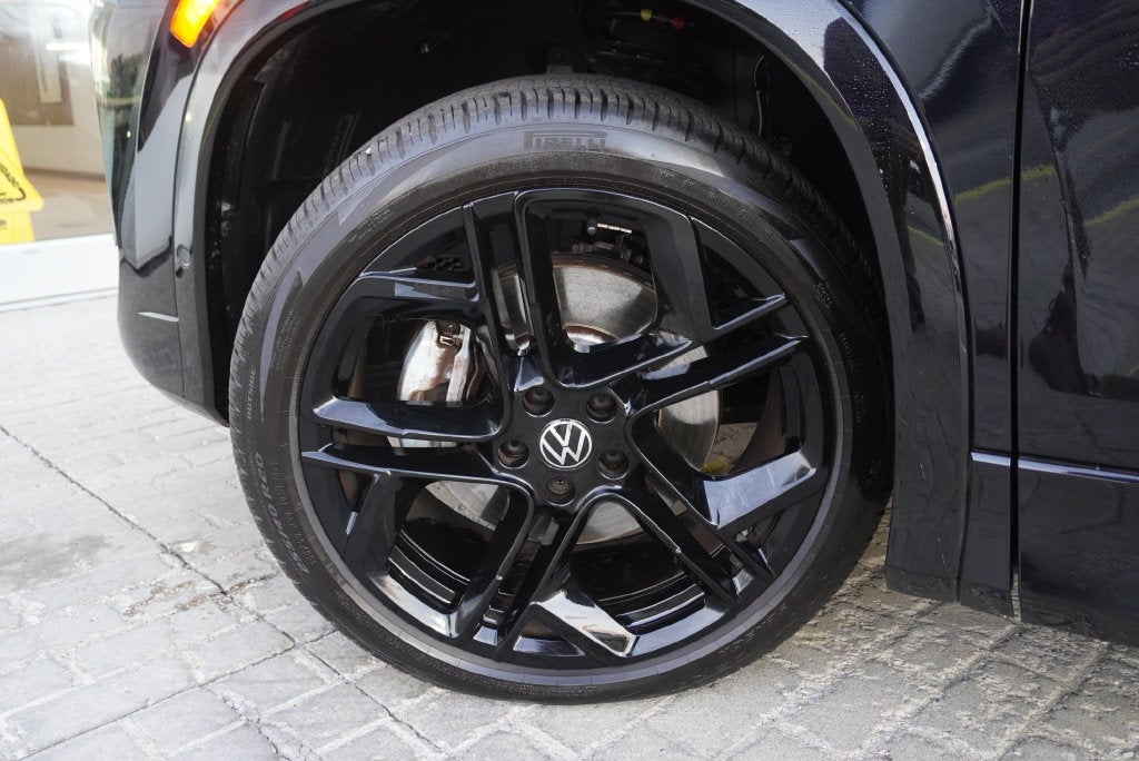 2025 Volkswagen Tiguan 2.0T SE R-Line Black