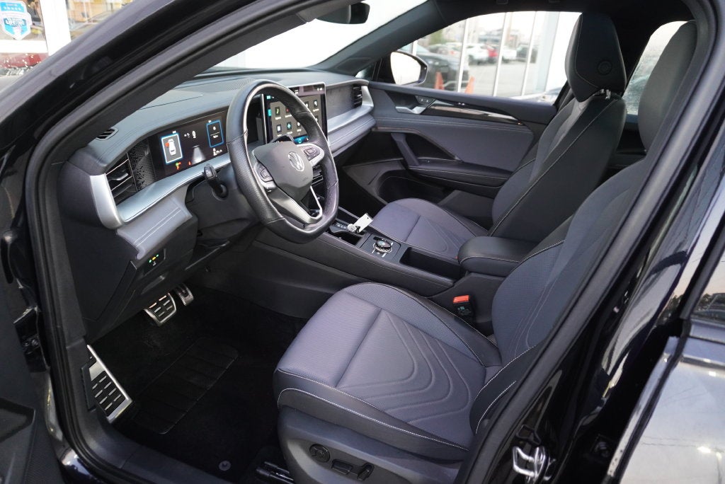 2025 Volkswagen Tiguan 2.0T SE R-Line Black