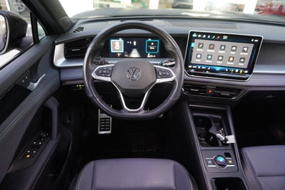 2025 Volkswagen Tiguan 2.0T SE R-Line Black