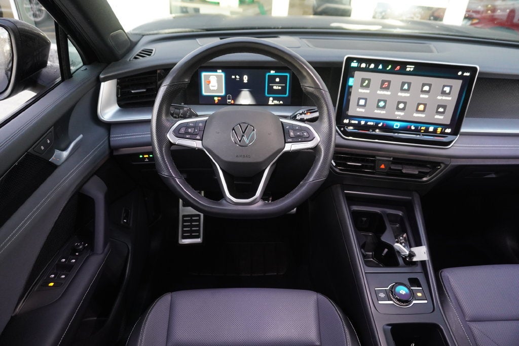 2025 Volkswagen Tiguan 2.0T SE R-Line Black