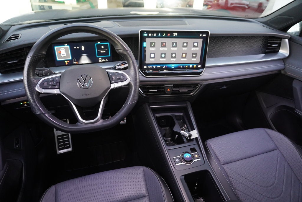 2025 Volkswagen Tiguan 2.0T SE R-Line Black