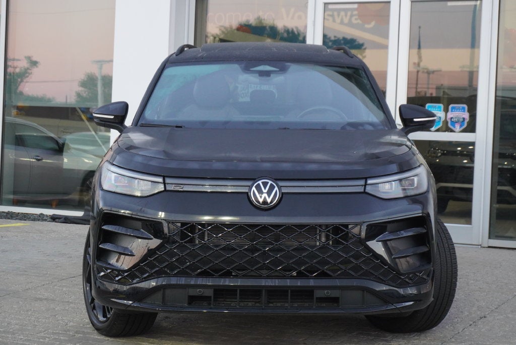 2025 Volkswagen Tiguan 2.0T SE R-Line Black