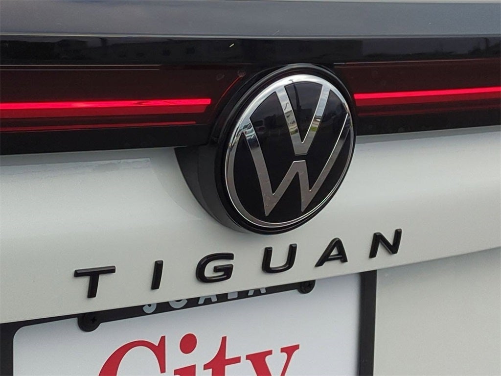 2025 Volkswagen Tiguan 2.0T SE R-Line Black