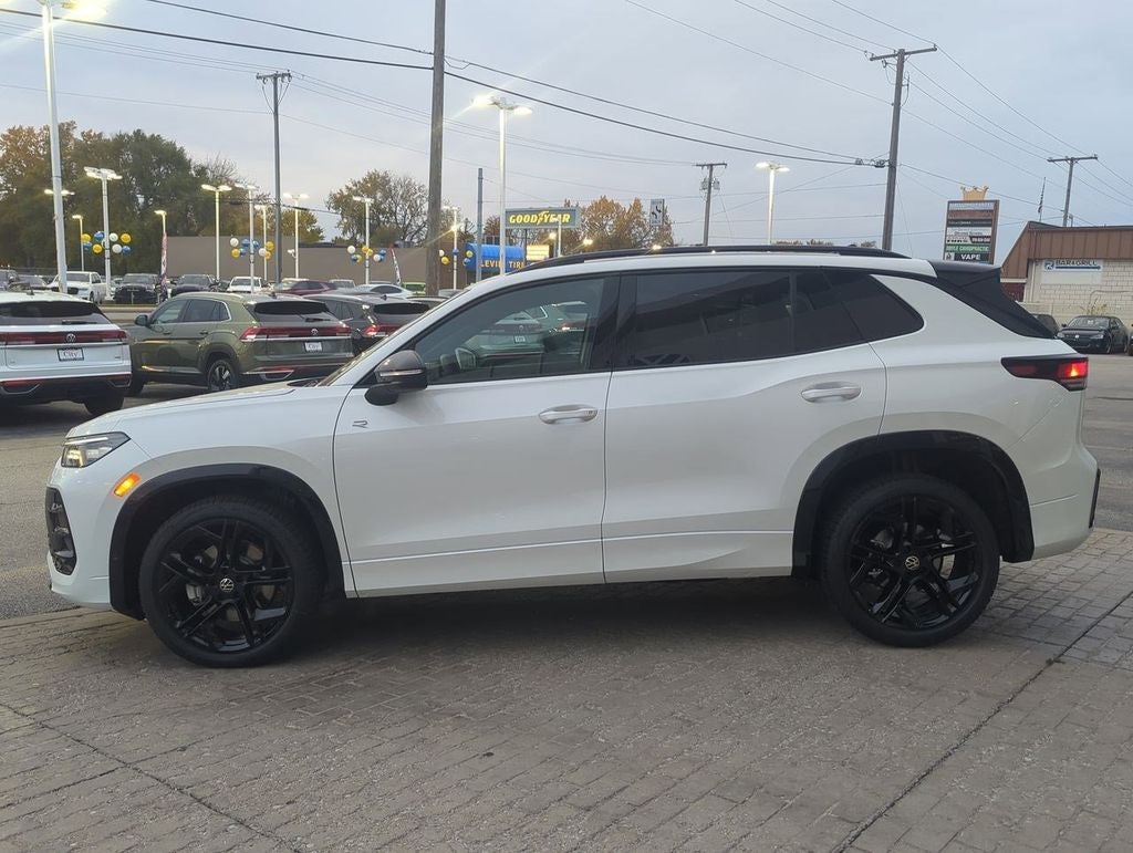 2026 Volkswagen Tiguan 2.0T SE R-Line Black