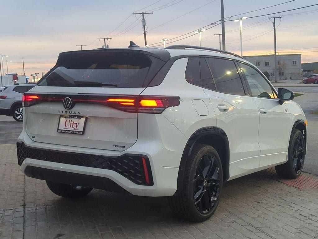 2026 Volkswagen Tiguan 2.0T SE R-Line Black