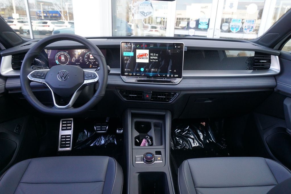 2026 Volkswagen Tiguan 2.0T SE R-Line Black