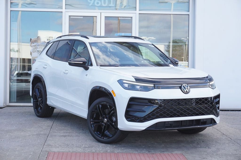 2026 Volkswagen Tiguan 2.0T SE R-Line Black