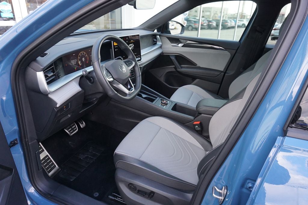 2025 Volkswagen Tiguan 2.0T SE R-Line Black