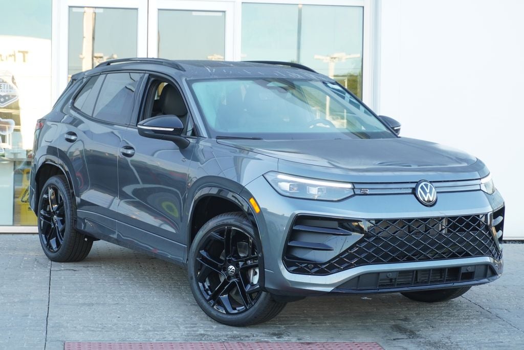 2026 Volkswagen Tiguan 2.0T SE R-Line Black